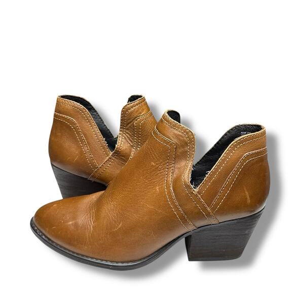 Steve Madden Shoes - Steve Madden Tan Heeled Boots